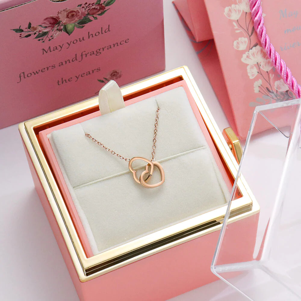 Colar de Corações Gravados - Desconto especial para o Dia da Mãe ❤️